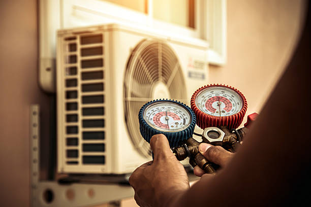 Professional Ac Installation technician working in Southmont, PA